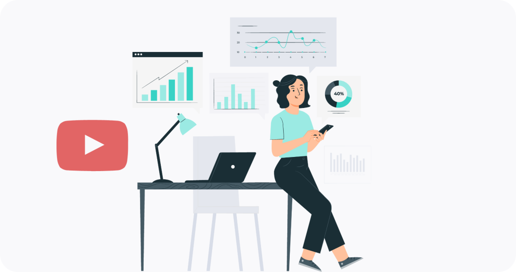 Una mujer sentada en una mesa con un móvil analizando a sus competidores en YouTube.