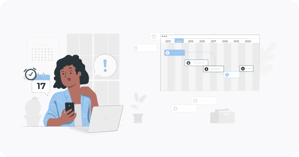 Eine Frau sitzt vor einem Content-Kalender und arbeitet an ihrem Laptop, um mit Hilfe eines Publishing-Tools ihre Social-Media-Beiträge zu planen und zu terminieren.