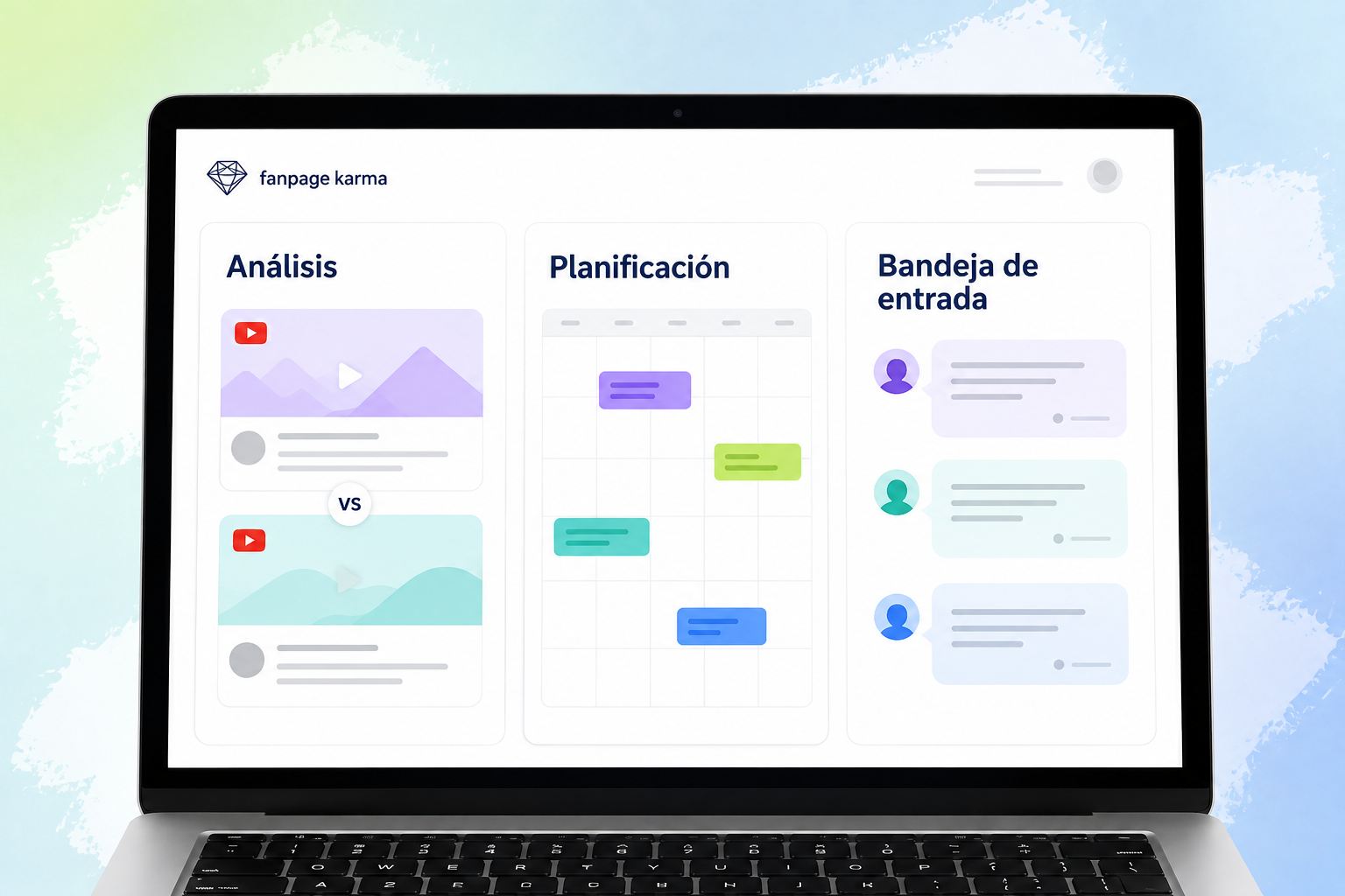 Portátil con una representación de Fanpage Karma dividida en tres áreas: análisis comparativo, planificación editorial y bandeja de entrada